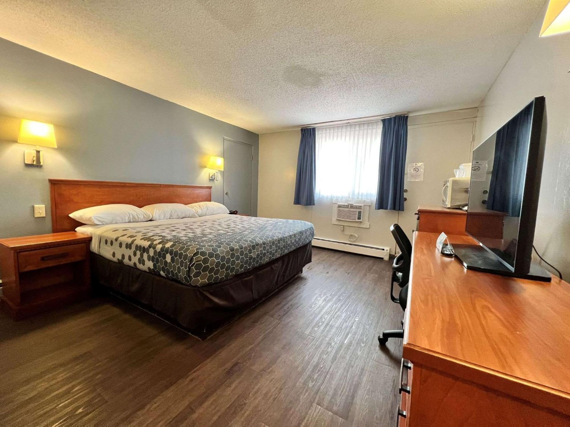 Econo Lodge Motel Village Калгари Экстерьер фото