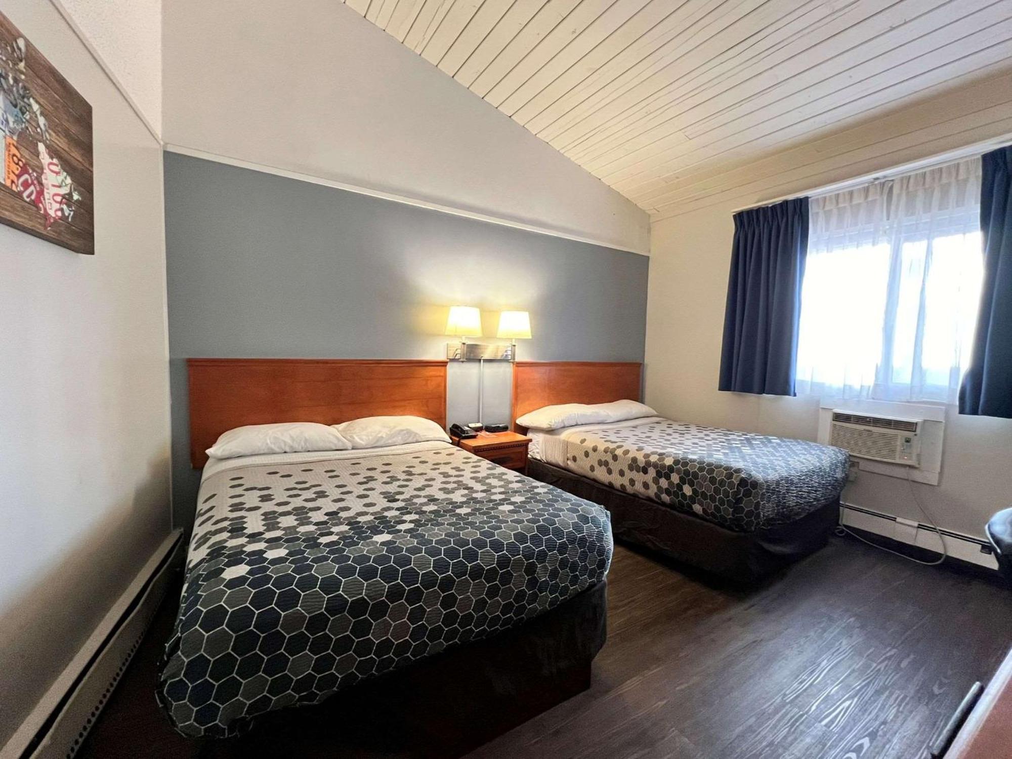 Econo Lodge Motel Village Калгари Экстерьер фото